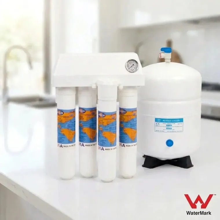 Ultra high purity reverse osmosis drinking water system with storage tank on a kitchen benchtop